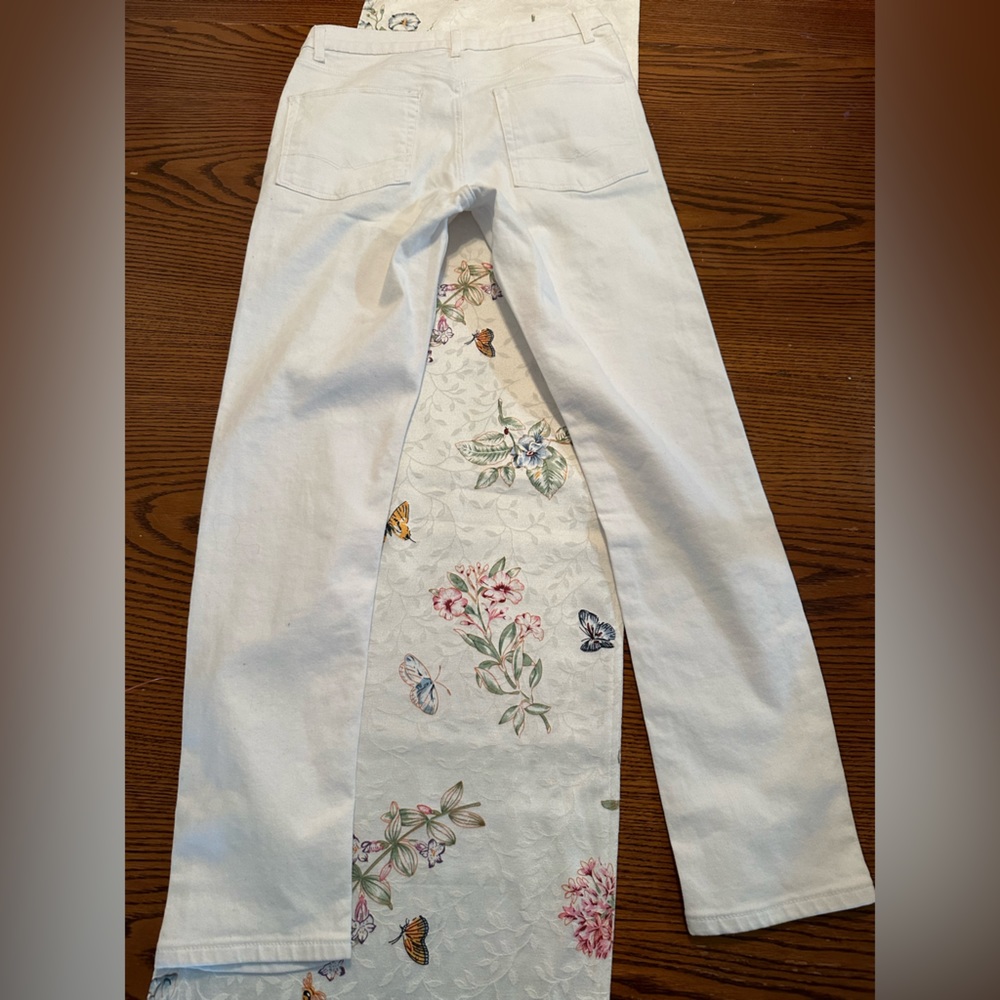 ⭐ Last Chance! ASOS design, white jeans